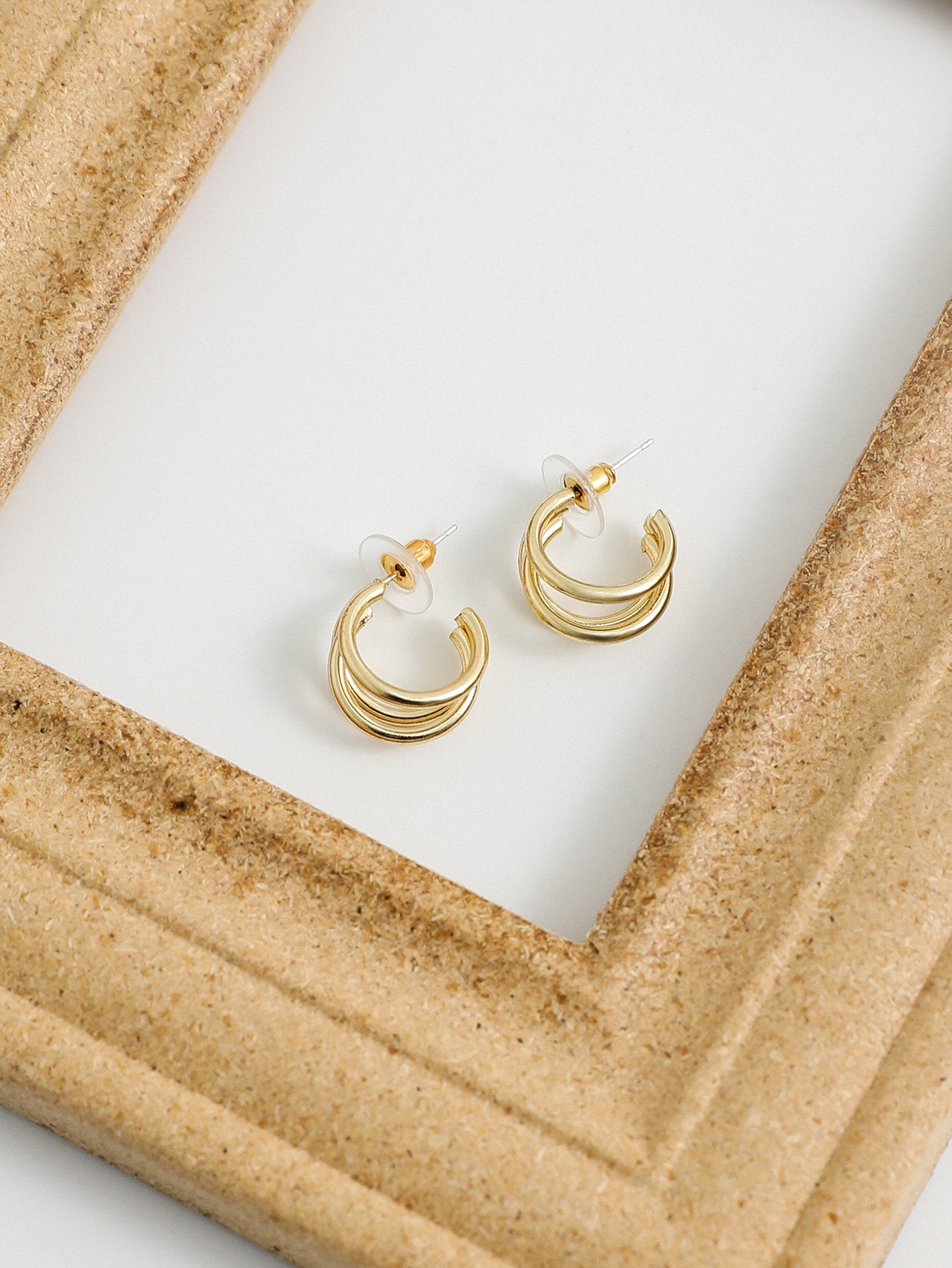 DAZY Minimalist Cuff Hoop Earrings