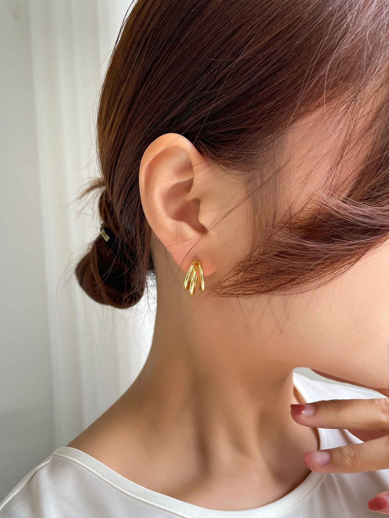 DAZY Minimalist Cuff Hoop Earrings