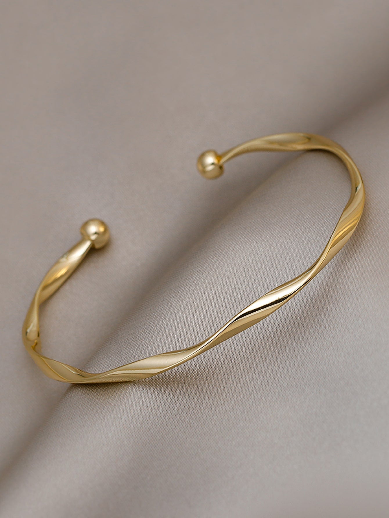 Andkiss Twist Design Cuff Bangle