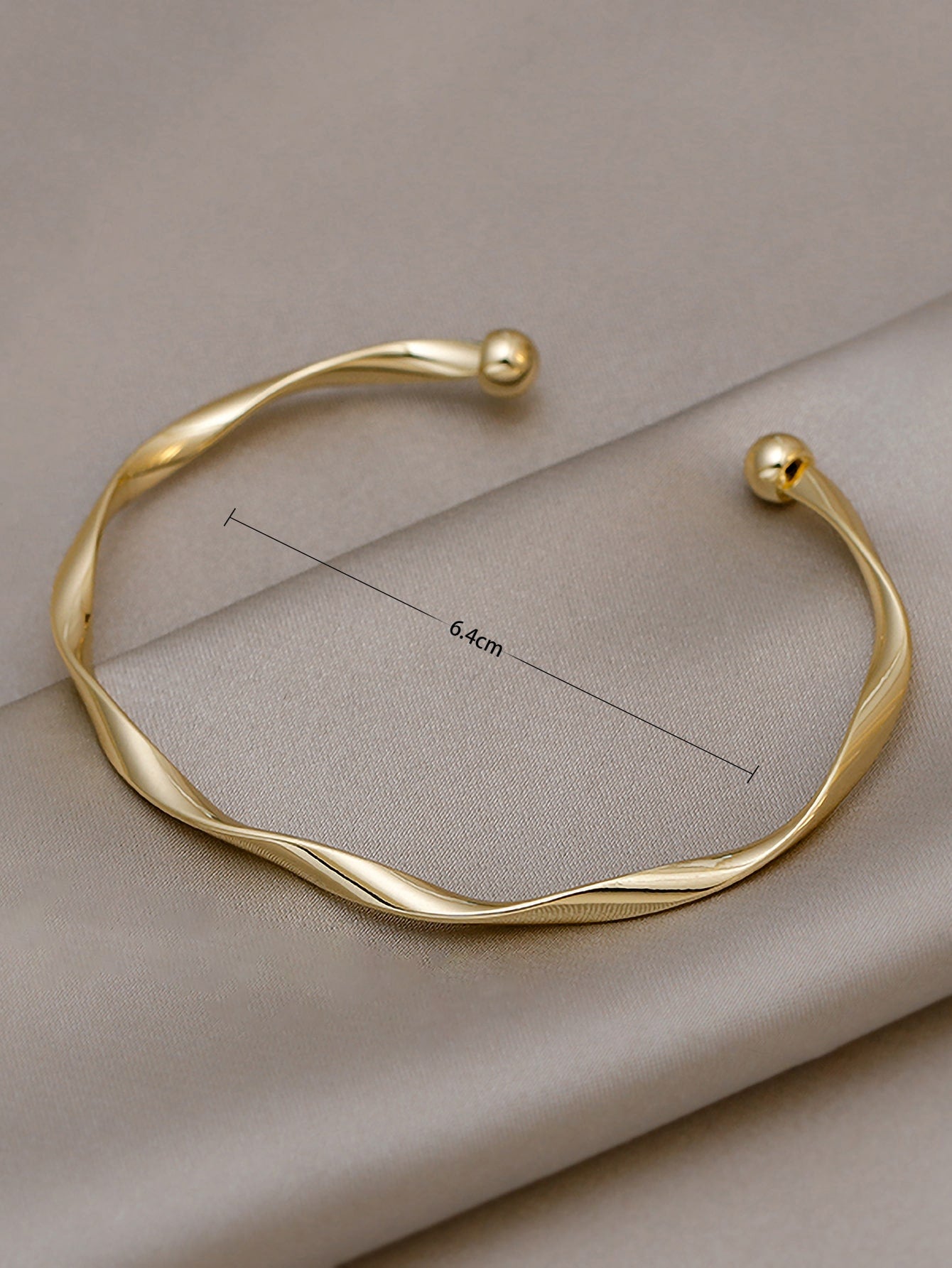 Andkiss Twist Design Cuff Bangle