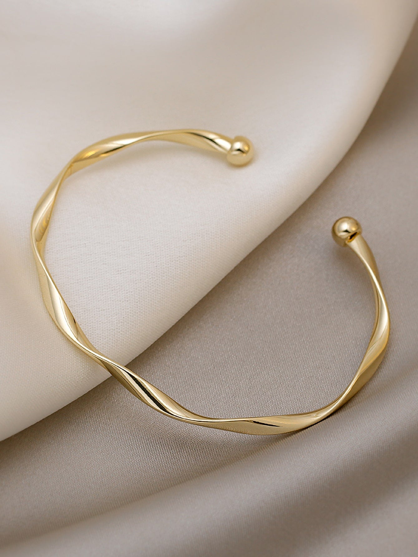 Andkiss Twist Design Cuff Bangle