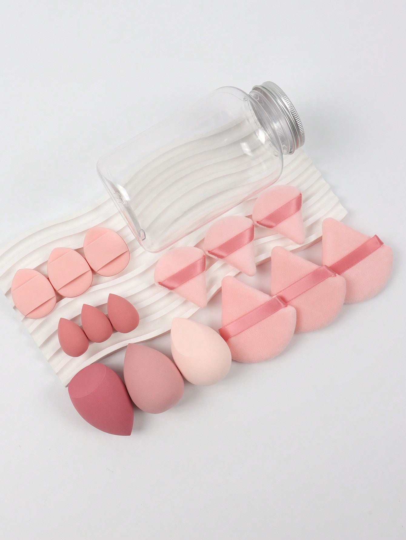 15pcs Makeup Sponge Set With Storage Jar, Including 3pcs Beauty Blender & 3pcs Mini Beauty Blender & 3pcs Powder Puff & 3pcs Mini Powder Puff & 3pcs Mini Finger Air Cushion Puff. Made Of Super Soft Velvet To Create Flawless, Cake-Free Looks With Liquids,